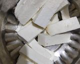 A picture of step 1 of Kadhai paneer.