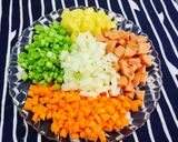 Hình bước làm 2 của món Cơm chiên trái thơm