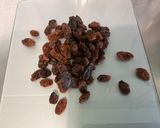 Une image de l'étape 1 de Pâte brisée aux raisins secs.