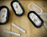 Foto del paso 3 de la receta: Polo cremoso de cheesecake y fresas (en moldes Lékué)