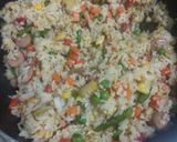 Foto langkah ke 4 dari resep Nasi goreng Hongkong.