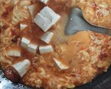 Foto langkah ke 2 dari resep Sup Telur Tahu Tomat.