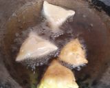 A picture of step 5 of Mawa samosa.