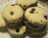 Foto del paso 3 de la receta: Alfajorcitos De Maicena Con Chips De Chocolate Para Regalar