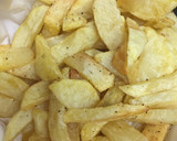 Foto del paso 2 de la receta: Huevos fritos, salchichas y patatas con especias