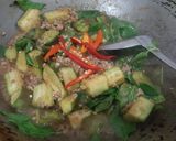 รูปขั้นตอนการทำที่ 2 ของ ผัดขี้เมามะเขือยาวใส่หมูสับ