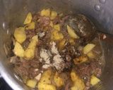 A picture of step 2 of Shredded beef & veggie sauce🌶🥕🥩🥔.