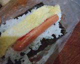 Foto langkah ke 3 dari resep Sushi Telur Sosis Mudah.