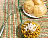 A picture of step 7 of Luchi Ghugni.