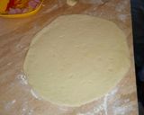 A picture of step 4 of Garlic pizza.
