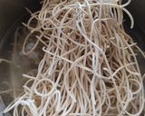हक्का नूडल्स (hakka noodle recipe in marathi) रेसिपी स्टेप 2 फोटो