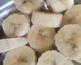 A picture of step 1 of Apple banana Milkshake🍎🍌.