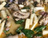 รูปขั้นตอนการทำที่ 5 ของ "ขนมจีนแกงเขียวหวานไก่ ใส่ยอดมะพร้าวอ่อน"