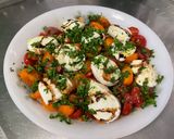 Une image de l'étape 9 de Salade de tomates cerises bicolores à la mozzarella, persil et crème de balsamique.