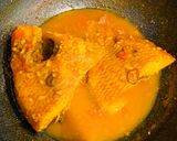 A picture of step 2 of Braised Fish with Turmeric.