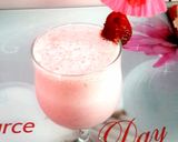 A picture of step 2 of Strawberry milkshake.