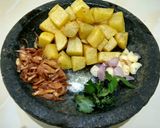 Foto langkah ke 1 dari resep Perkedel kentang (aroma bawang merah goreng).
