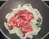 黑胡椒洋蔥炒豬肉(在冰箱裡謎食#27)的食譜步驟2照片