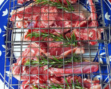 Foto del paso 2 de la receta: Chuletas de lomo de cordero a las brasas con romero fresco