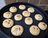 A picture of step 5 of Choco chip cookies.