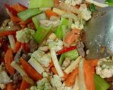 Foto langkah ke 4 dari resep Capcay ayam udang simpel.