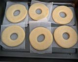Foto del passaggio 7 della ricetta Ciambelline e bomboloni con lo zucchero