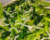Foto langkah ke 5 dari resep Tumis kangkung toge.