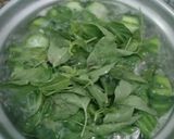 Foto langkah ke 4 dari resep Sayur Bening Oyong dengan Temu Kunci.