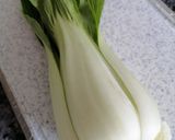 Foto del paso 1 de la receta: Potaje de garbanzos y bacalao al curry con pak Choi