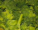 Foto langkah ke 2 dari resep Tumis Brokoli Jagung Manis.