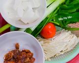 Hình bước làm 1 của món Canh chua chay đậu hủ trắng,nấm kim châm và cà chua