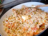 Orez cu piept de pui, bacon și legume