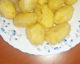 A picture of step 3 of Fried potatoes, kuku and beef stew #weeklyjikonichallenge.