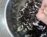 A picture of step 1 of Oreo cheese cake.