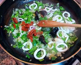 Foto del paso 2 de la receta: Arroz cremoso en caldo de gambas en sartén