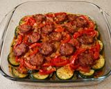 Lecsós kolbászos cukkinirakottas recept fázis 2 fotója