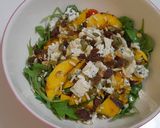 Foto del paso 4 de la receta Ensalada templada de rúcula y melocotón