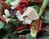 รูปขั้นตอนการทำที่ 1 ของ "คะน้าน้ำมันหอย" Stir Fried Kale with Oyster Sauce🌿🧄🌶