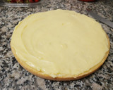 Foto del paso 3 de la receta: Bizcochuelo con crema pastelera y frutillas