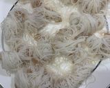 A picture of step 5 of Crispy fried prawns wrapped with rice vermicelli.