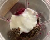 A picture of step 2 of Dragon fruit smoothie.