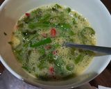 Foto langkah ke 3 dari resep Telur Dadar Daun Melinjo.
