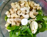 Foto del paso 2 de la receta Pesto de albahaca y anacardos
