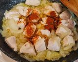 Foto del paso 3 de la receta: Salteado de pavo con champiñones al pimentón