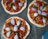 নো ওভেন নো ইস্ট চিকেন পিজ্জা (Chicken pizza recipe in bengali) রেসিপি ধাপ - 7 ছবি