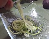 Foto del paso 1 de la receta Ensalada de espaguetis de calabacín