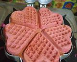 Foto langkah ke 8 dari resep Wafel Rasa Pukis Buah Naga.