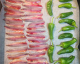 Foto del paso 4 de la receta: Boquerones al horno con pimientos de Padrón