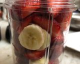 A picture of step 2 of Strawberry banana smoothie bowl.