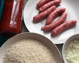 Foto del paso 1 de la receta: Arroz con salchichas frescas, en 15’ de olla exprés